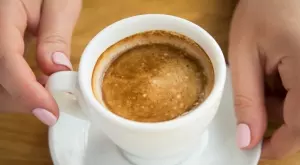 Кафе с лимон - полезно или вредно е