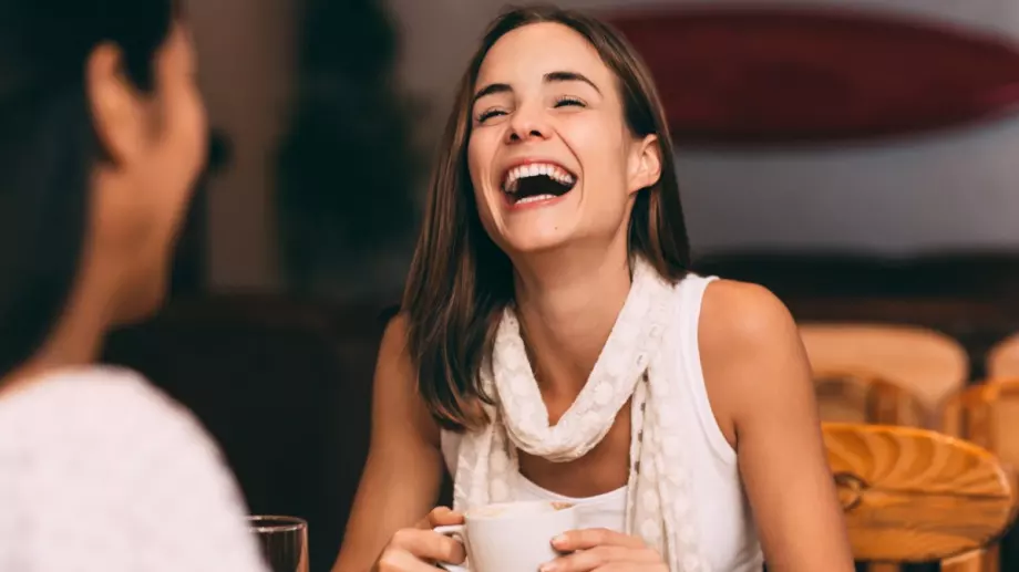 Виц за добро утро: Звъни телефон