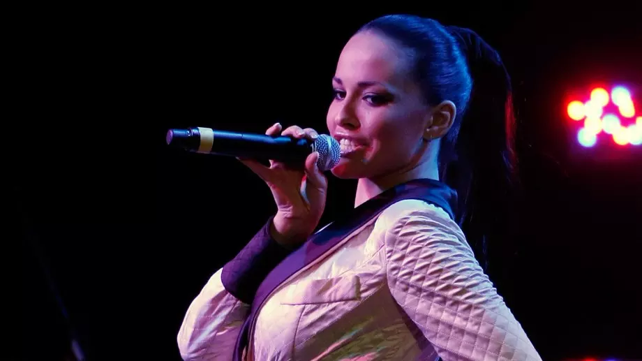 Секси модел на Playboy готви в помощ на Украйна (СНИМКИ)