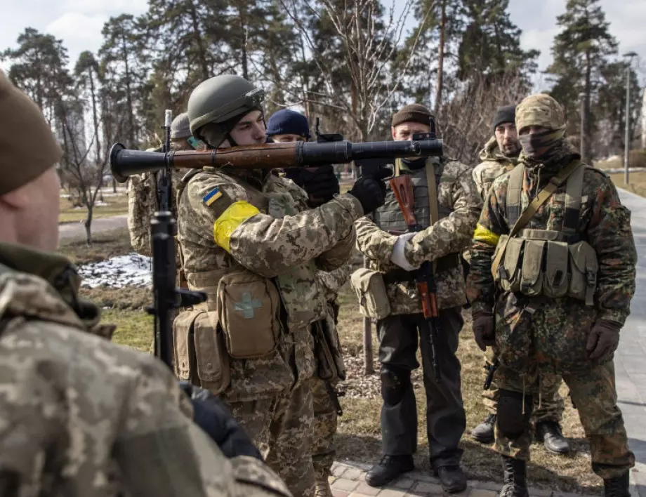 Над 200 000 украинци са се върнали от Европа, за да защитят страната си