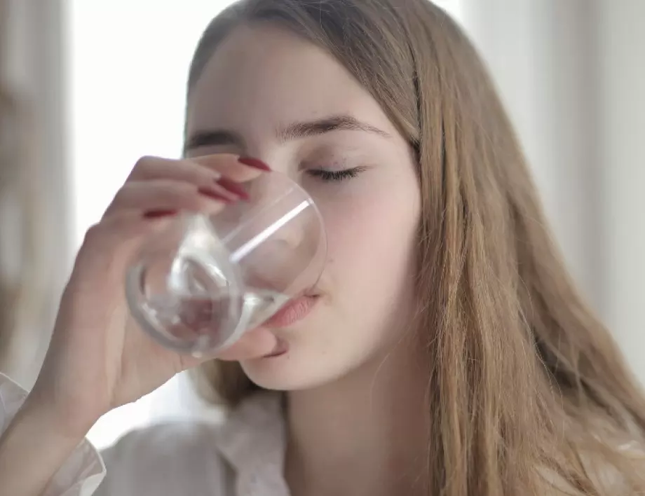 Какво ще се случи с тялото ни, ако пием прекалено много вода?