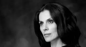 Люси Сланева разкрива своите несъвършенства и лудости в спектакъл