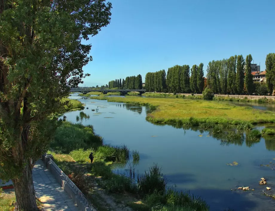 Кои реки минават по границата между България и Турция?