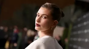 Хейли Бийбър в болница заради съсирек в мозъка