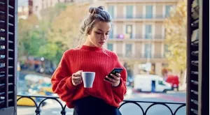 6 стилни начина да носите пуловер тази зима