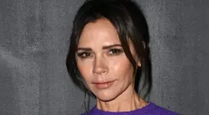 Подиграха се на Виктория Бекъм заради тази рокля (СНИМКА)