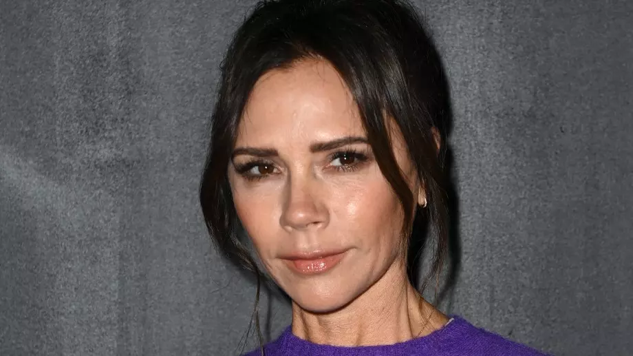 Подиграха се на Виктория Бекъм заради тази рокля (СНИМКА)