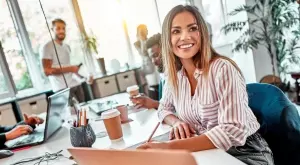 Зодиите, които ще имат НОВА работа през май