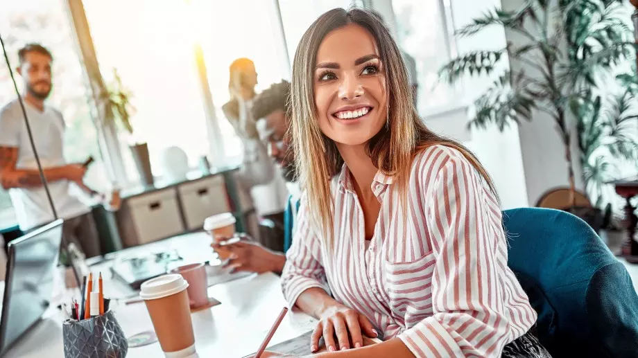 Женски виц за 7 септември 2023: Първи работен ден на блондинка