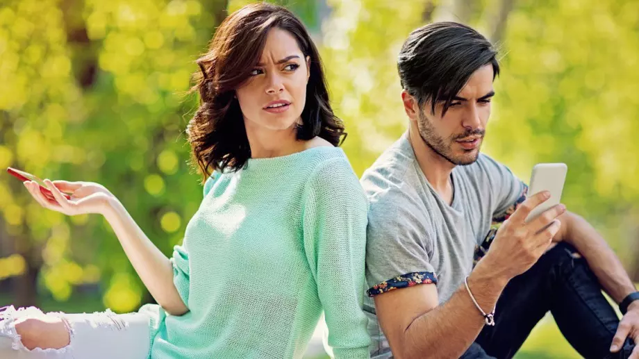 Проблемът със съвременната любов е, че те кара да се чувстваш лесно заменим   