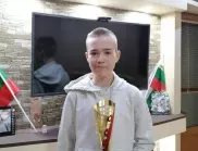 13-годишният Анатолий събира средства за лечение