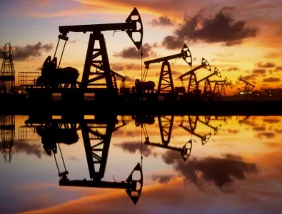 ОПЕК+ договори намаляване на добива на петрол