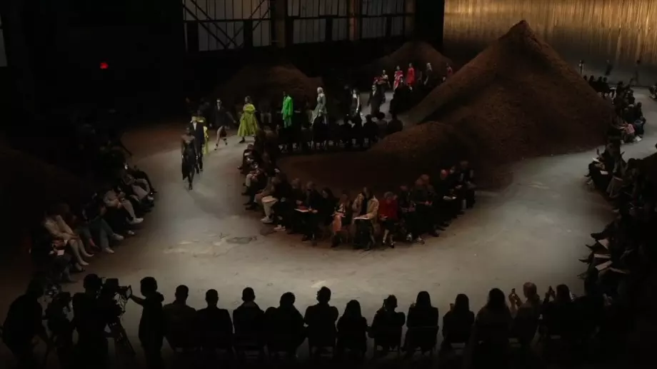 Alexander McQueen с ревю в Ню Йорк за първи път от 23 години (ВИДЕО)