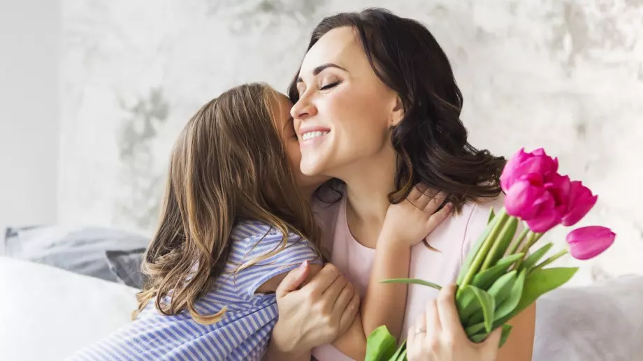 Какво цвете да подарите на 8 март според зодията