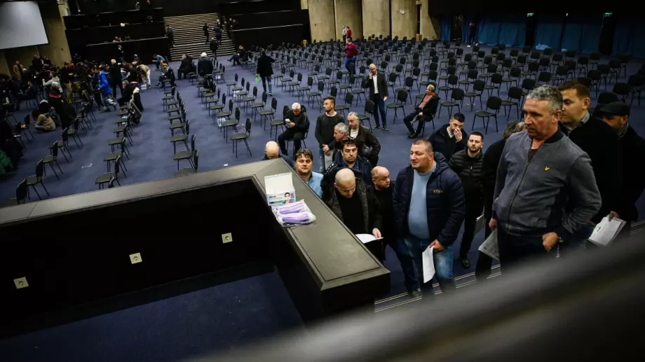Делегатите в НДК почти единодушно освободиха Михайлов и Изпълкома на БФС
