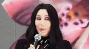 Шер стана копие на Ким Кардашиян (ВИДЕО+СНИМКИ)