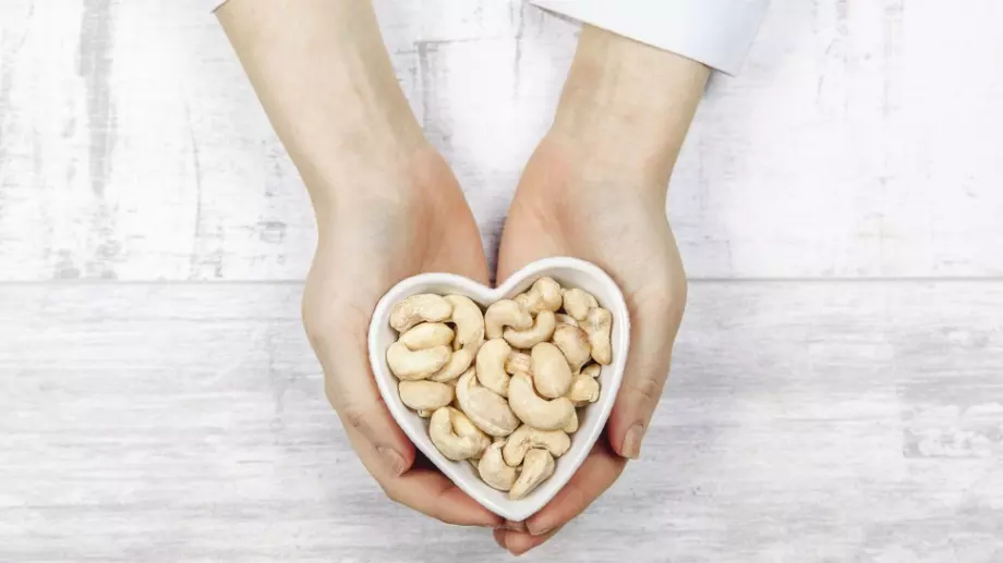 Ето защо да си похапвате повече кашу