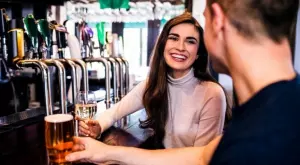 Виц на деня: Младеж от провинцията влиза в софийски бар