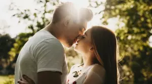 Да обичаш означава да се предадеш на своята сродна душа без никакви гаранции