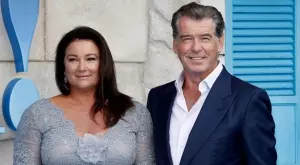 Любовни хроники: Пиърс Броснан и Кийли Смит