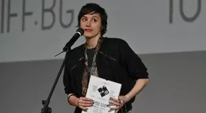 Елица Георгиева за филма ѝ "Нашето тихо местенце": Писането е етап на преосмисляне и на спомняне