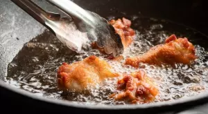 Преди или след пържене е правилно да се овкусява храната