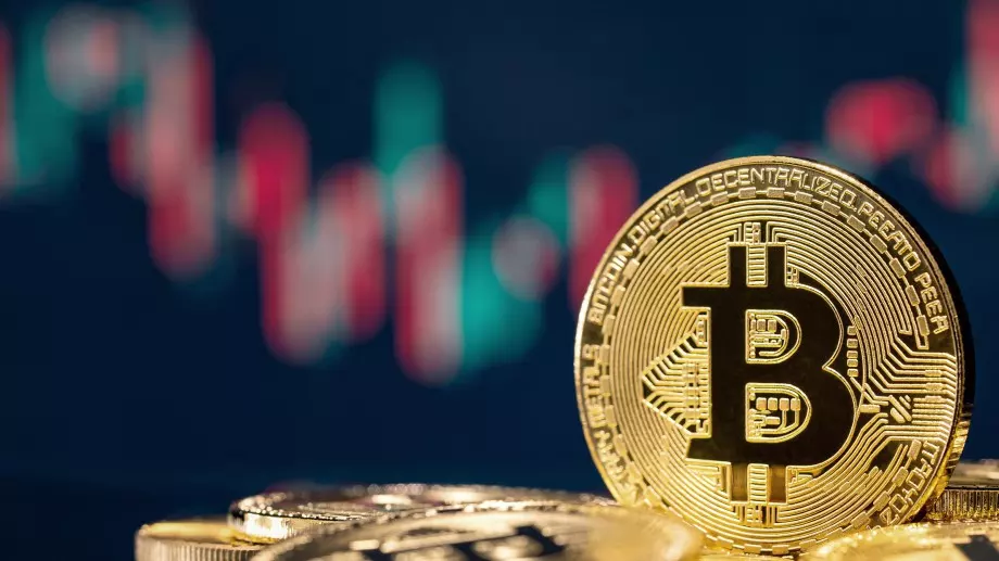 Биткойнът гони нови рекорди, ето до колко поскъпна