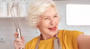 Виц за днес: 3 баби ще пият кафе