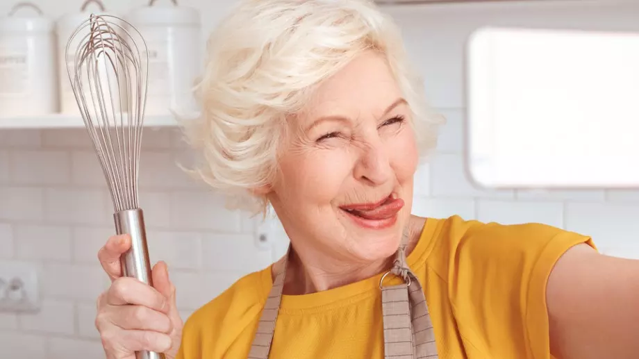 Виц за днес: 3 баби ще пият кафе