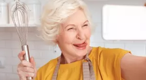 Виц за 11 април 2023: По време на неделна литургия свещеник пита...