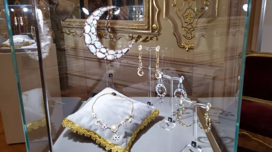 Китай - следващата зависимост и проблем за луксозната индустрия