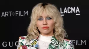 Майли Сайръс начело на класациите за албуми и сингли