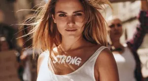 Тя никога няма да спре да те обича, но е време да обича и себе си!   