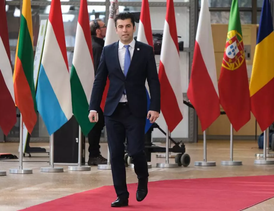 Петков заминава за Брюксел: С лидерите на ЕС ще говорят за бъдещето на Украйна и Македония 