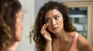 Защо имате торбички под очите и как да ги лекувате с натурални средства?