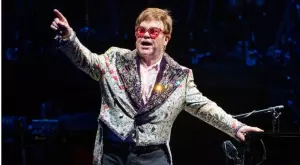 Елтън Джон става на 75 години днес