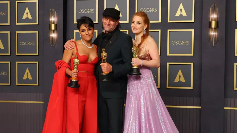 Най-добре облечените звезди на Оскари 2022