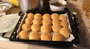 Без брашно: Рецепта за пухкави облачни хлебчета с 3 съставки