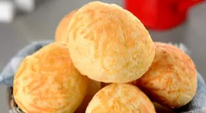 Пухкави питки с кашкавал