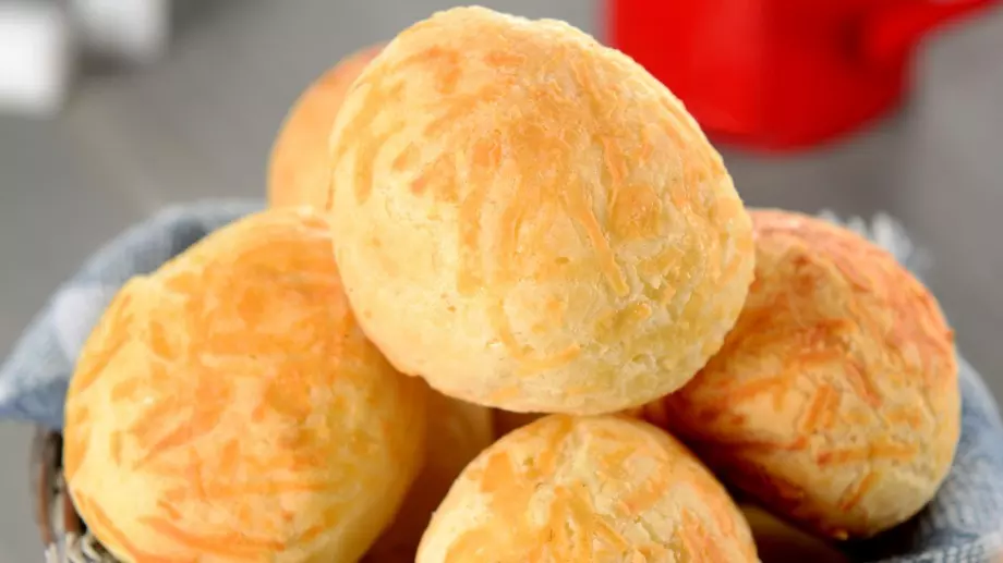 Пухкави питки с кашкавал