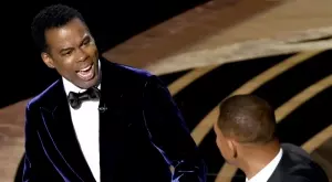 Уил Смит се извини на Крис Рок, че го удари на Оскарите
