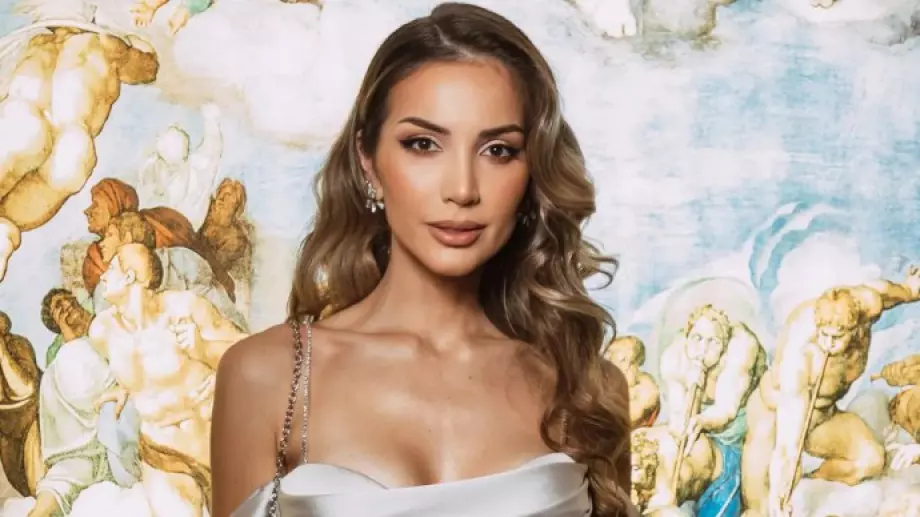 Александра Петканова с нови устни (СНИМКИ)