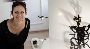 Капка Кънева, чиито хартиени пластики провокират въображението