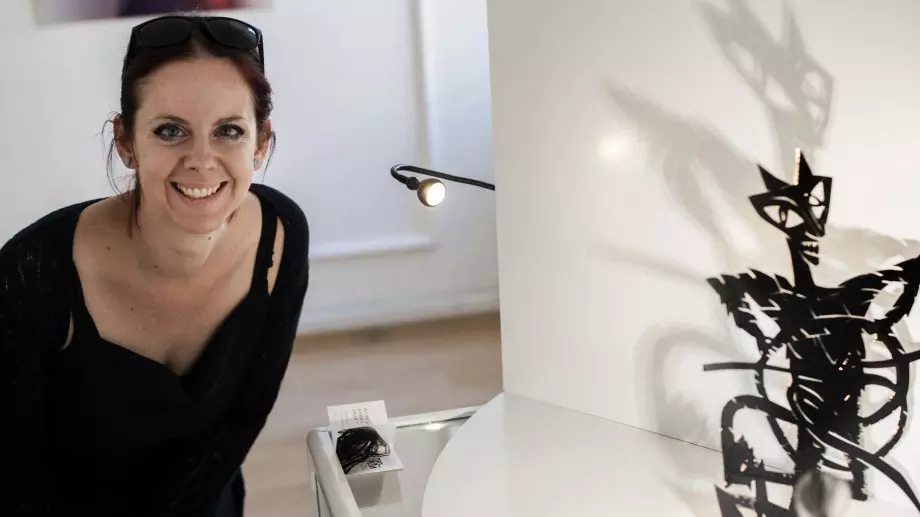 Капка Кънева, чиито хартиени пластики провокират въображението