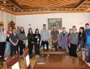Ученици посетиха кмета на Трявна