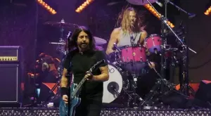 Foo Fighters отмениха всичките си концерта след смъртта на барабаниста им