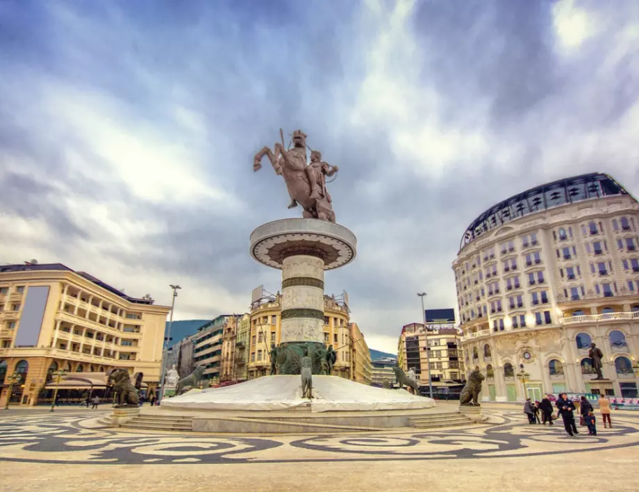 Ще свали ли темата за Северна Македония правителството на Петков?