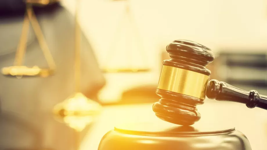 Виц за днес: Съдия пита дете