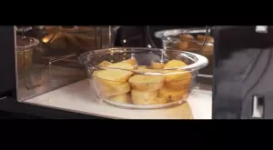 Как да приготвите перфектни картофи в микровълнова фурна?