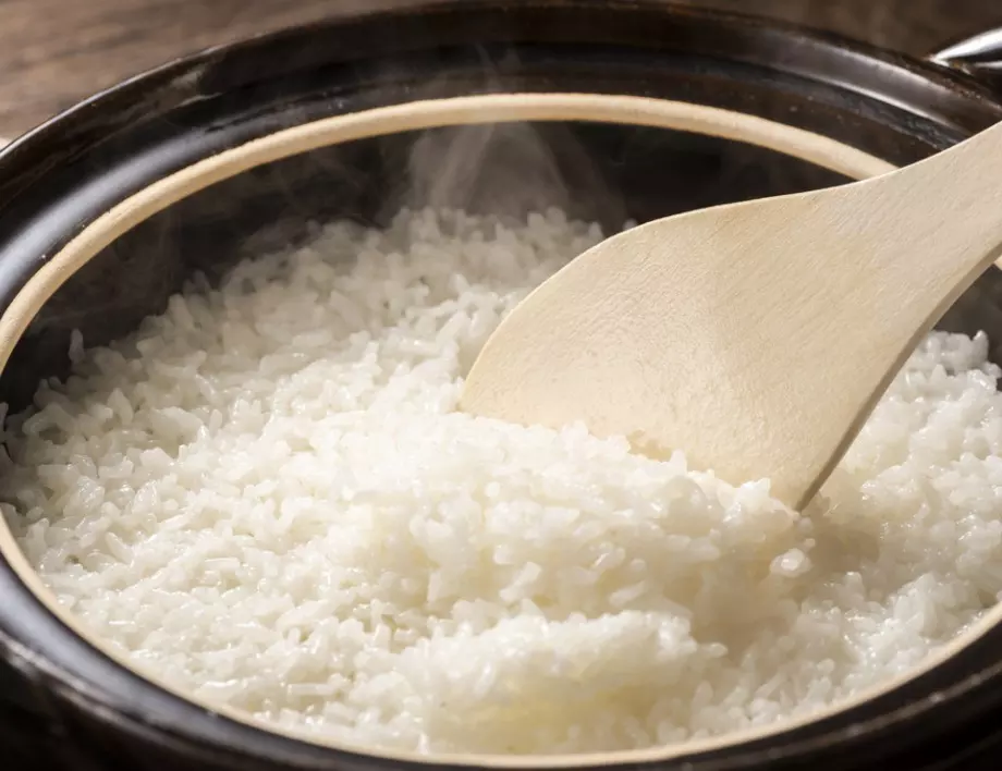 Оризът ще стане ронлив и бял като сняг, ако при варене добавите няколко капки от това